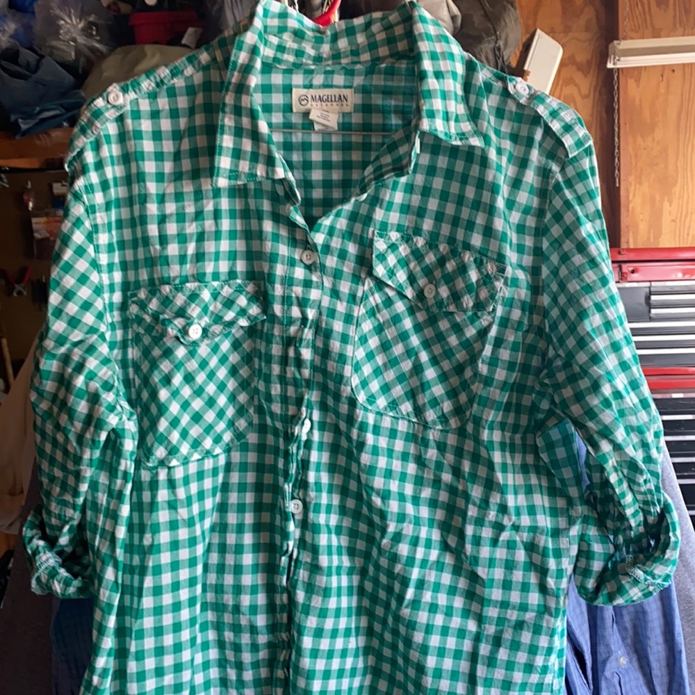 Women’s Button up shirt